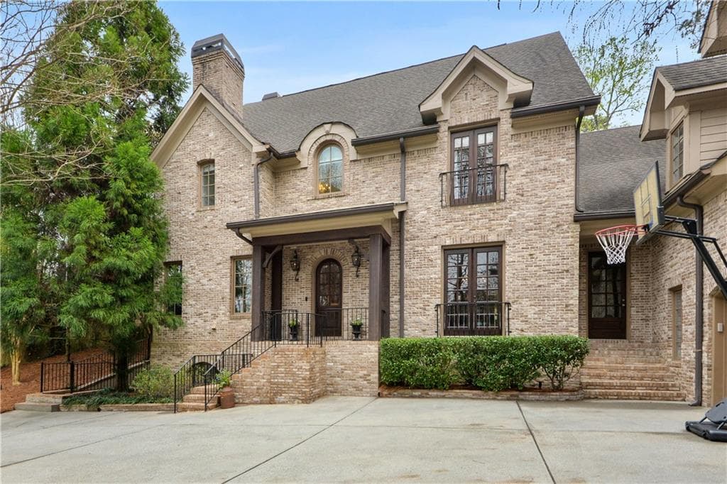 6 bedroom, 6 bathroom, 6,477 sq ft single family residence sold at 1194 Dawn View Lane, Atlanta, GA 30327