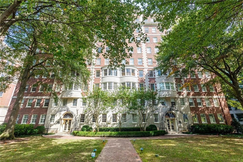 2 bedroom, 2 bathroom, 1,485 sq ft condominium sold at 1327 Peachtree Street 304, Atlanta, GA 30309