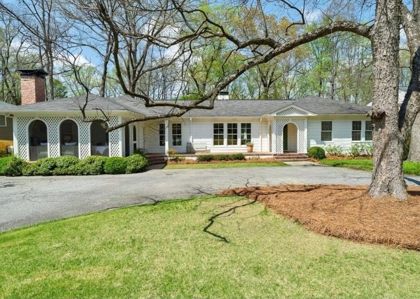 4 bedroom, 4 bathroom, 3,512 sq ft single family residence sold at 2830 Castlewood Road, Atlanta, GA 30327