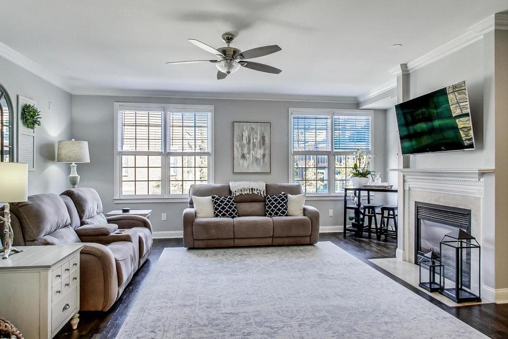 2 bedroom, 3 bathroom, 2,062 sq ft condominium sold at 1735 Peachtree Street 302, Atlanta, GA 30309