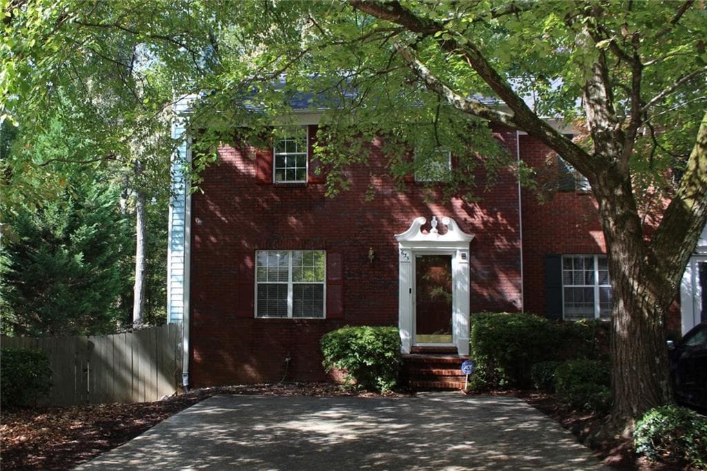 3 bedroom, 3 bathroom, 2,308 sq ft townhouse sold at 635 Anderson Walk, Marietta, GA 30062