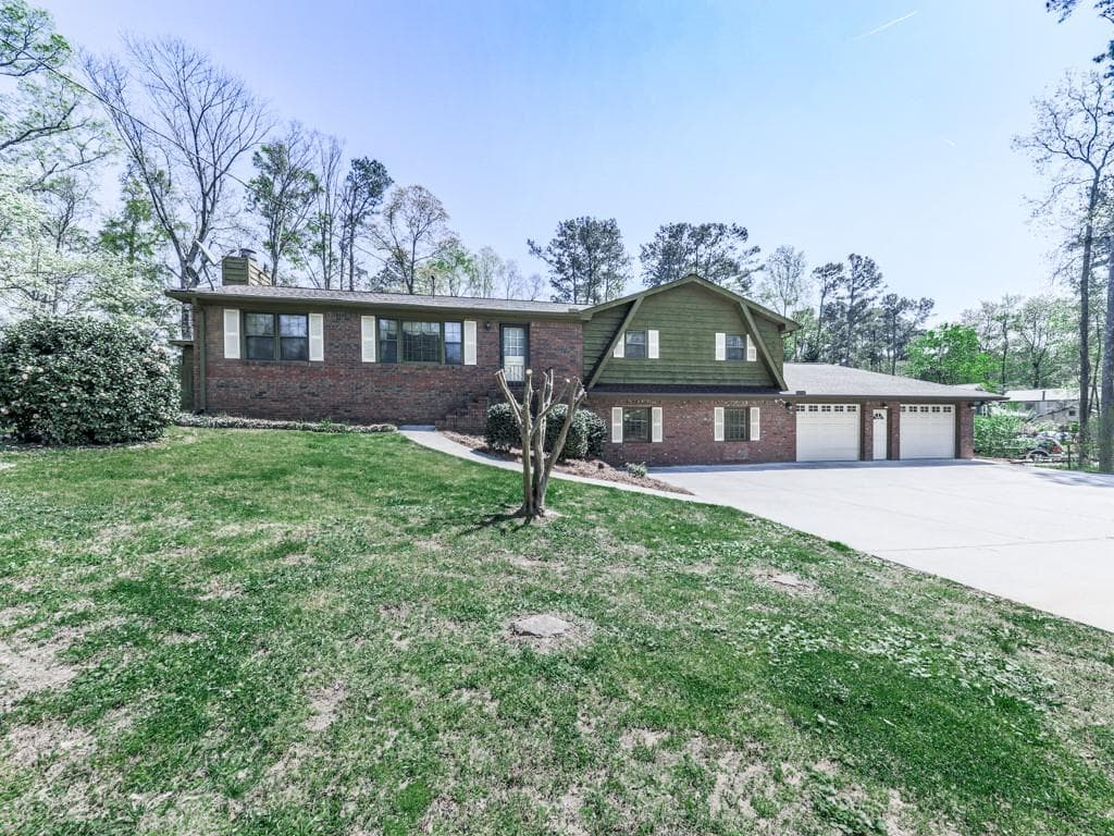 4 bedroom, 3 bathroom, 2,600 sq ft single family residence sold at 2258 Murdock Road, Marietta, GA 30062
