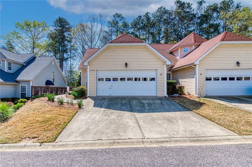 3 bedroom, 4 bathroom, 2,204 sq ft townhouse sold at 3560 Deep Cove Drive, Cumming, GA 30041