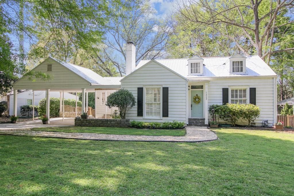 2 bedroom, 1 bathroom, 1,379 sq ft single family residence sold at 2062 Golfview Drive, Atlanta, GA 30309