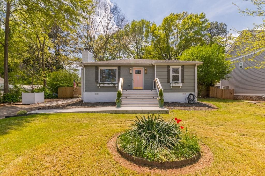 2 bedroom, 1 bathroom, 964 sq ft single family residence sold at 1010 McLinden Avenue, Smyrna, GA 30080