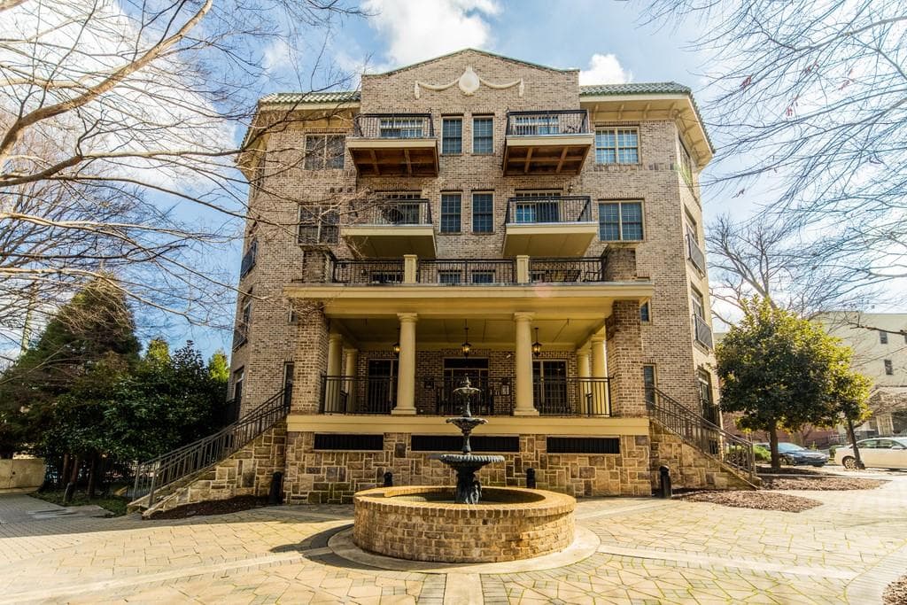 1 bedroom, 1 bathroom, 736 sq ft condominium sold at 1055 PIEDMONT Avenue 203, Atlanta, GA 30309
