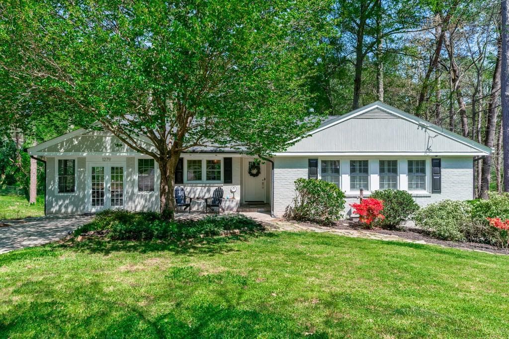 4 bedroom, 4 bathroom, 2,770 sq ft single family residence sold at 1279 Lenox Circle, Atlanta, GA 30306