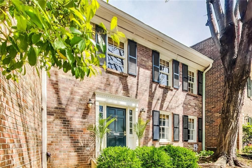 3 bedroom, 3 bathroom, 1,944 sq ft townhouse sold at 1105 Clairemont Avenue H, Decatur, GA 30030