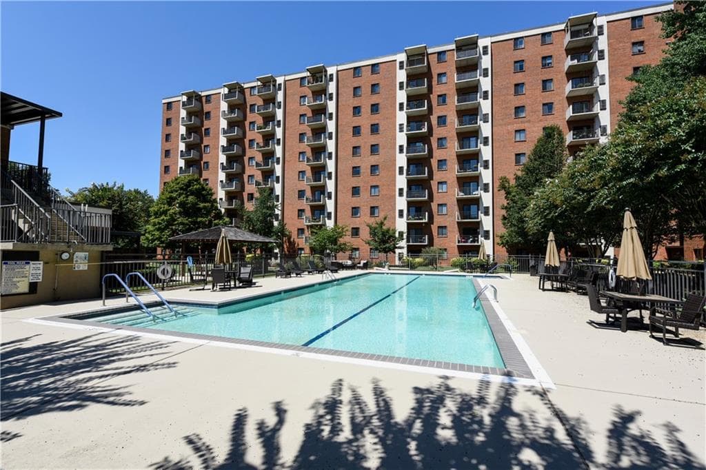 1 bedroom, 1 bathroom, 760 sq ft condominium sold at 300 Johnson Ferry Road B604, Sandy Springs, GA 30328