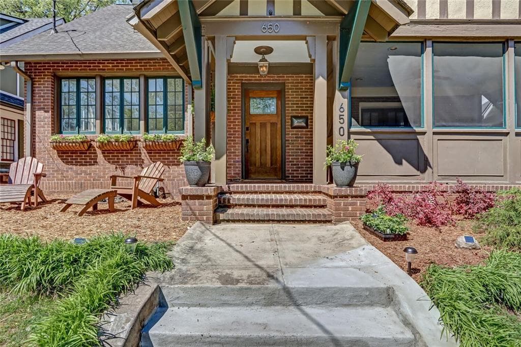 3 bedroom, 2 bathroom, 1,977 sq ft single family residence sold at 650 SEMINOLE Avenue, Atlanta, GA 30307