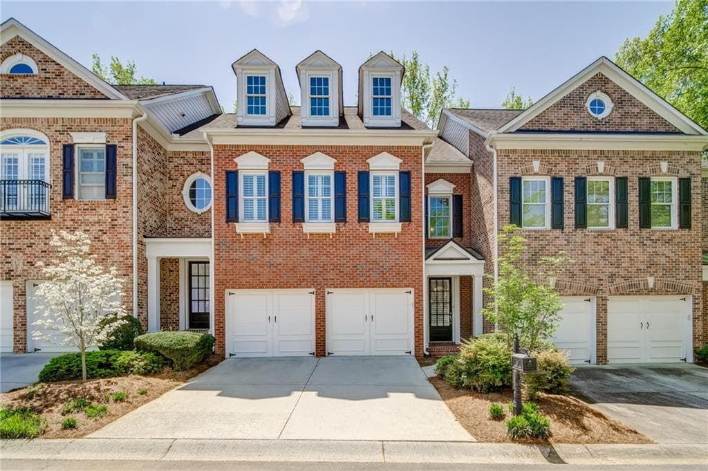 3 bedroom, 4 bathroom townhouse sold at 5405 Waters Edge Trail, Roswell, GA 30075