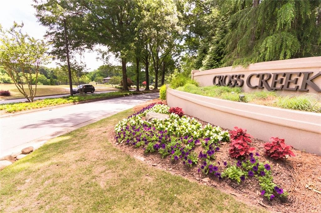 1 bedroom, 1 bathroom, 812 sq ft condominium sold at 130 Lablanc Way, Atlanta, GA 30327
