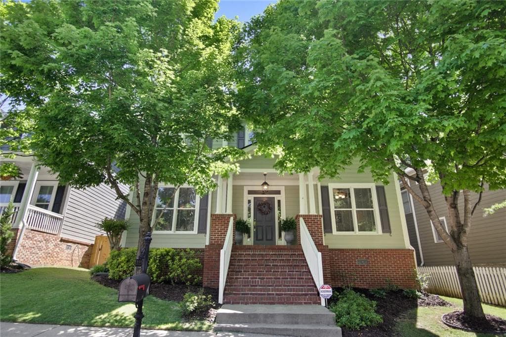 3 bedroom, 3 bathroom, 2,586 sq ft single family residence sold at 2155 Whittier Place, Atlanta, GA 30318