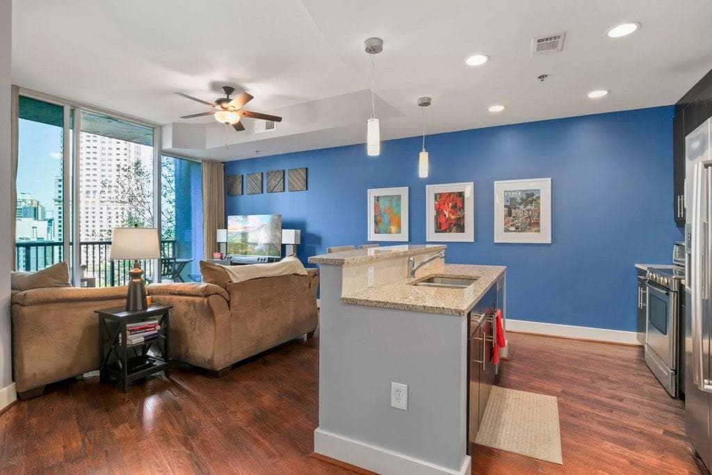 1 bedroom, 1 bathroom, 768 sq ft condominium sold at 1080 Peachtree Street 1014, Atlanta, GA 30309
