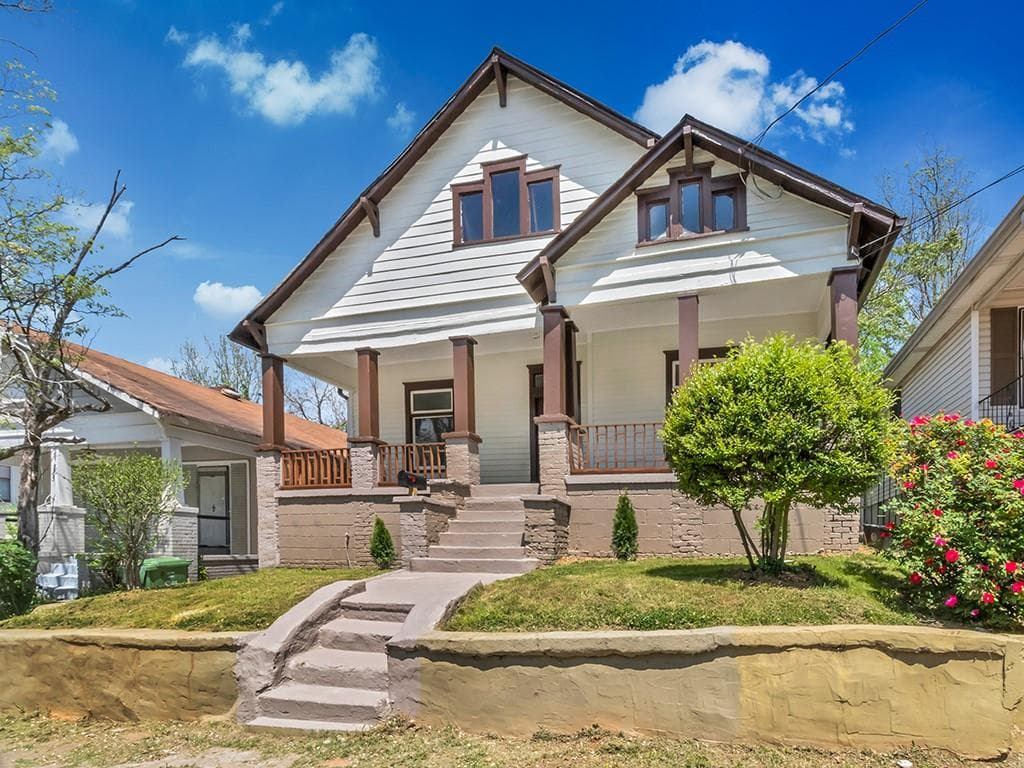 3 bedroom, 2 bathroom, 1,564 sq ft single family residence sold at 881 BECKWITH Street, Atlanta, GA 30314