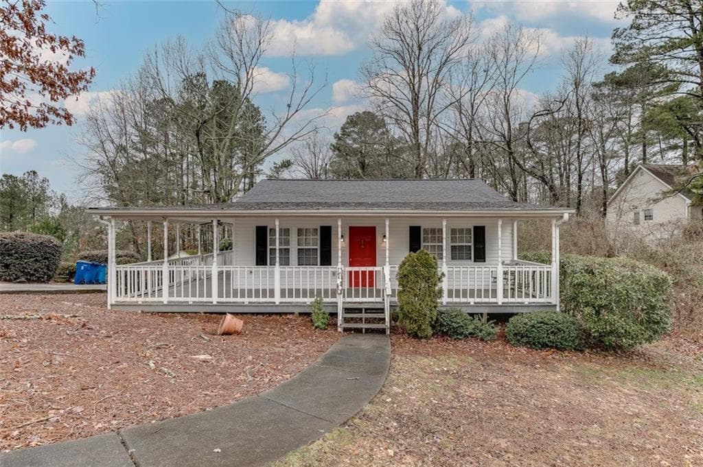 2 bedroom, 1 bathroom, 1,016 sq ft single family residence sold at 3332 SMITHTOWN Road, Suwanee, GA 30024