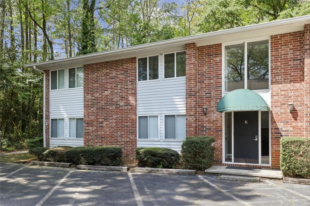 2 bedroom, 1 bathroom, 1,040 sq ft condominium sold at 4266 Roswell rd K2, Atlanta, GA 30342