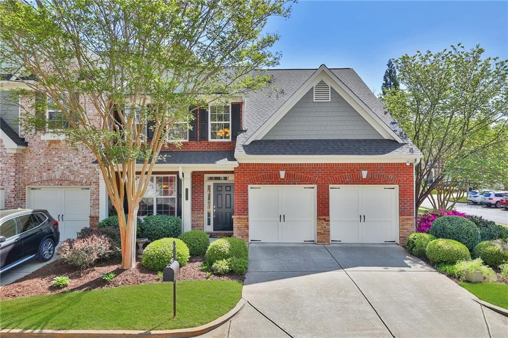 4 bedroom, 4 bathroom, 2,600 sq ft townhouse sold at 1313 Lexington Drive, Roswell, GA 30075