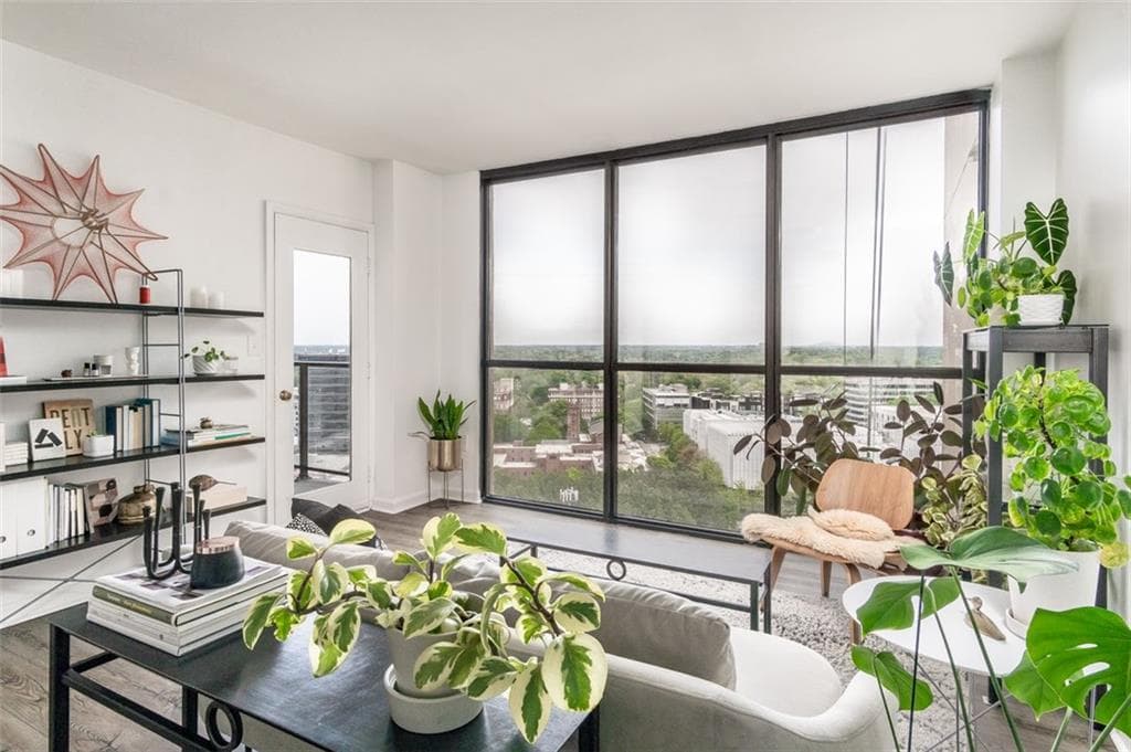 1 bedroom, 1 bathroom, 645 sq ft condominium sold at 1280 W Peachtree Street 2810, Atlanta, GA 30309