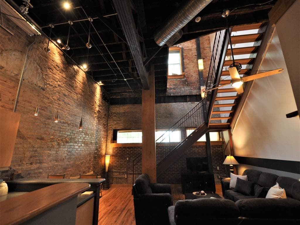 1 bedroom, 2 bathroom, 1,414 sq ft condominium sold at 267 Peters Street 102, Atlanta, GA 30313