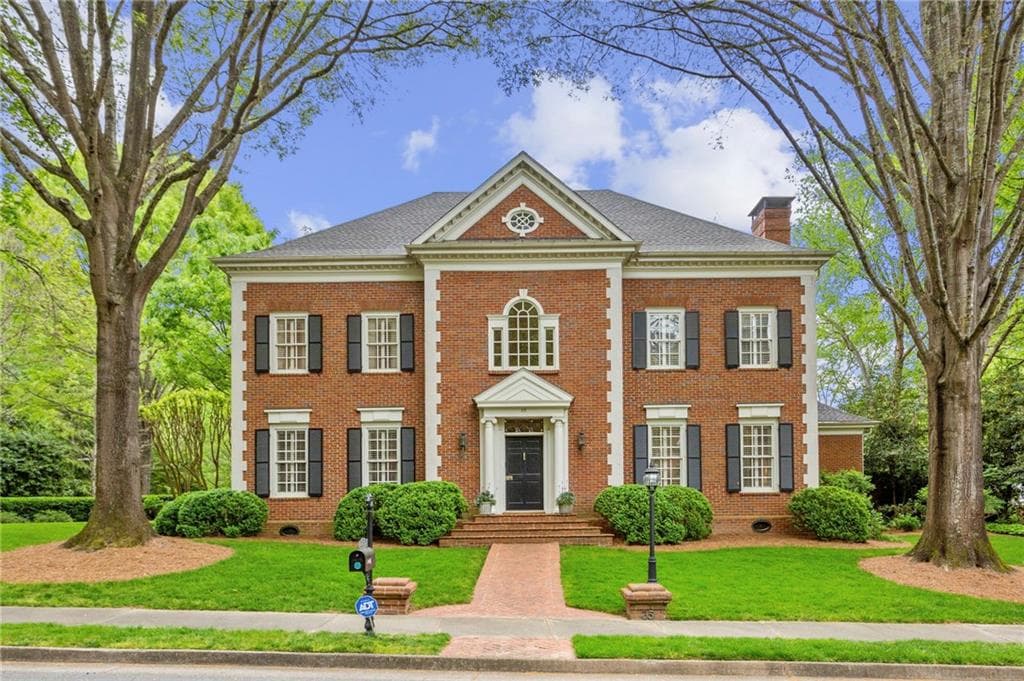 4 bedroom, 6 bathroom single family residence sold at 35 Chatsworth Place, Atlanta, GA 30327