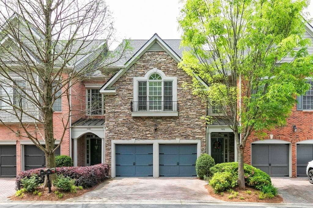 3 bedroom, 4 bathroom, 2,834 sq ft townhouse sold at 5452 Wentworth Street, Atlanta, GA 30342