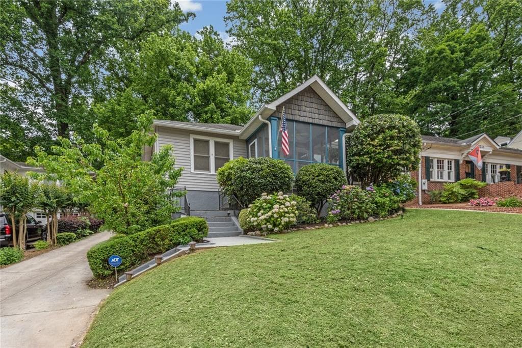 3 bedroom, 2 bathroom, 1,724 sq ft single family residence sold at 1061 Reeder Circle, Atlanta, GA 30306