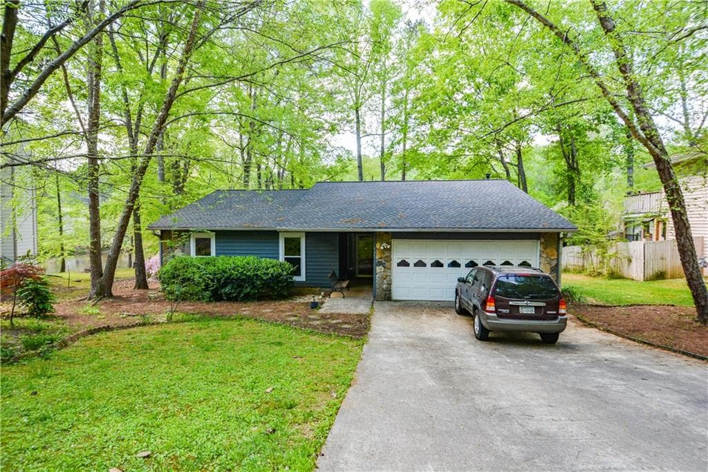 3 bedroom, 2 bathroom, 1,575 sq ft single family residence sold at 735 Lake Forest Pass, Roswell, GA 30076