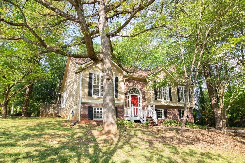 3 bedroom, 2 bathroom, 1,494 sq ft single family residence sold at 1003 Maplelake Drive, Acworth, GA 30101