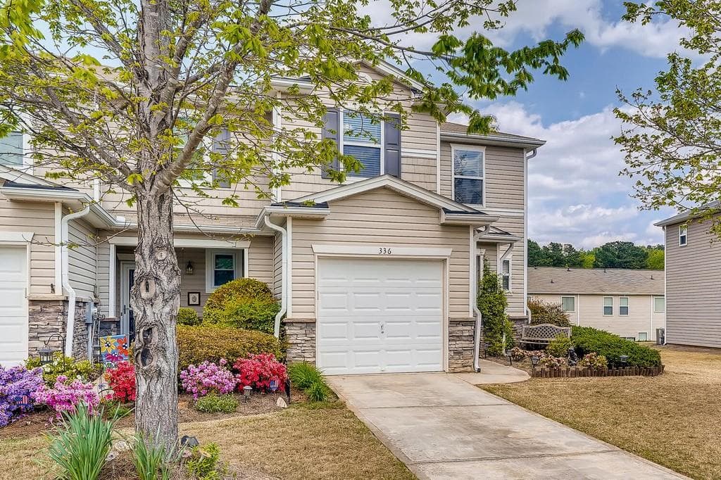 3 bedroom, 3 bathroom, 1,879 sq ft townhouse sold at 336 Oak Leaf Place, Acworth, GA 30102