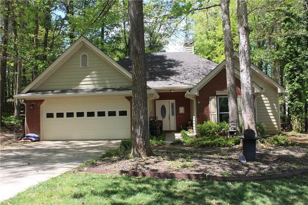 3 bedroom, 2 bathroom, 1,400 sq ft single family residence sold at 4107 Huntcliff Drive, Woodstock, GA 30189