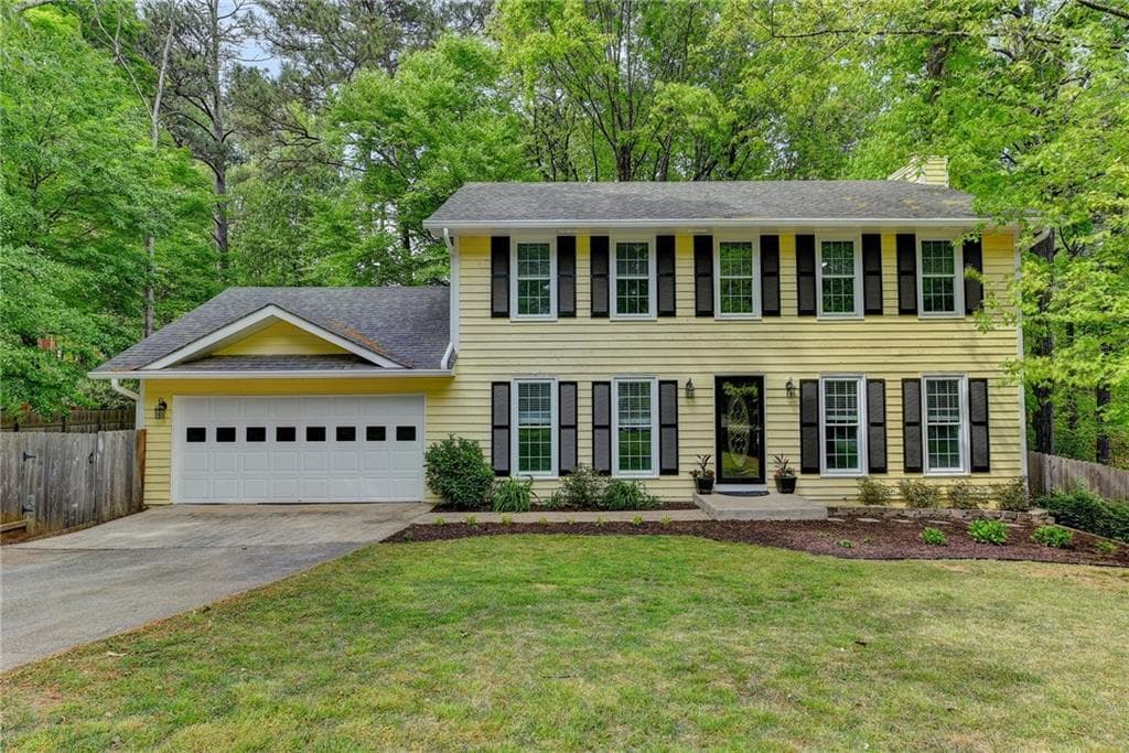 4 bedroom, 3 bathroom, 2,122 sq ft single family residence sold at 1000 Lake Haven Court, Roswell, GA 30076