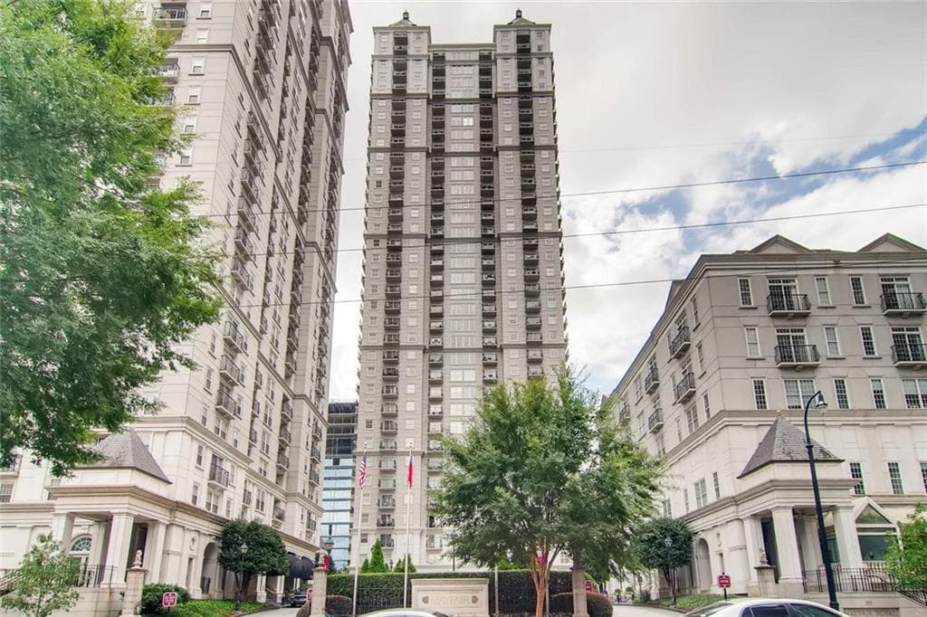 1 bedroom, 2 bathroom, 1,055 sq ft condominium sold at 195 14th Street 802, Atlanta, GA 30309