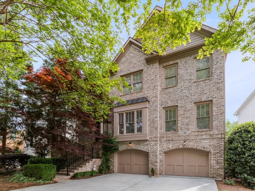 4 bedroom, 4 bathroom, 3,138 sq ft single family residence sold at 2373 Colonial Drive, Brookhaven, GA 30319