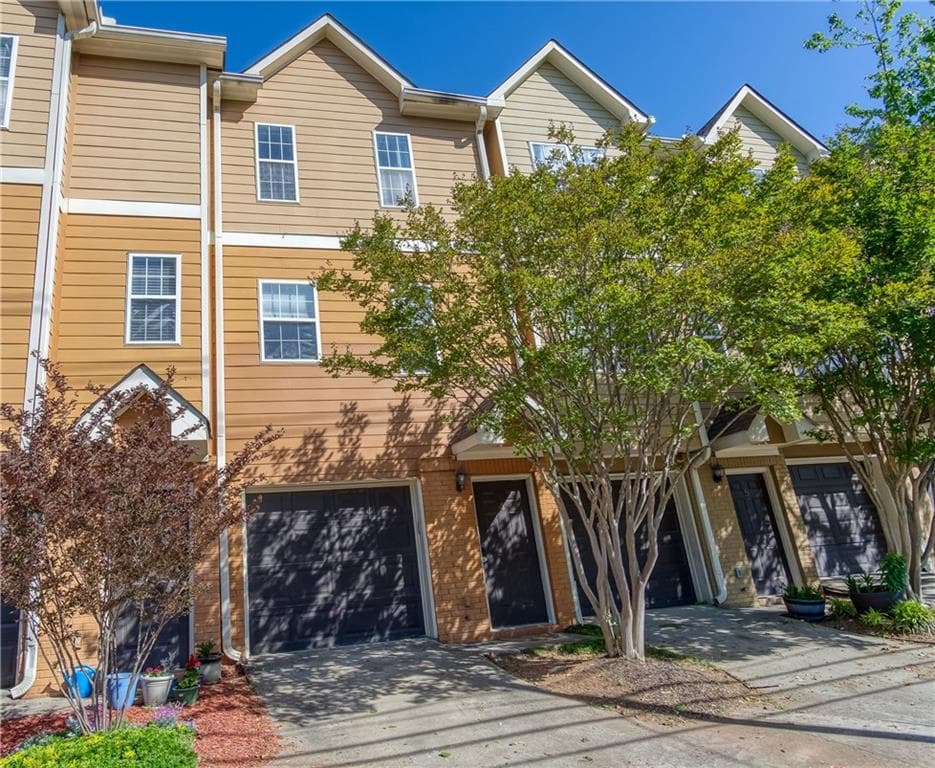 3 bedroom, 3 bathroom, 1,020 sq ft townhouse sold at 1124 Dekalb Avenue 4, Atlanta, GA 30307