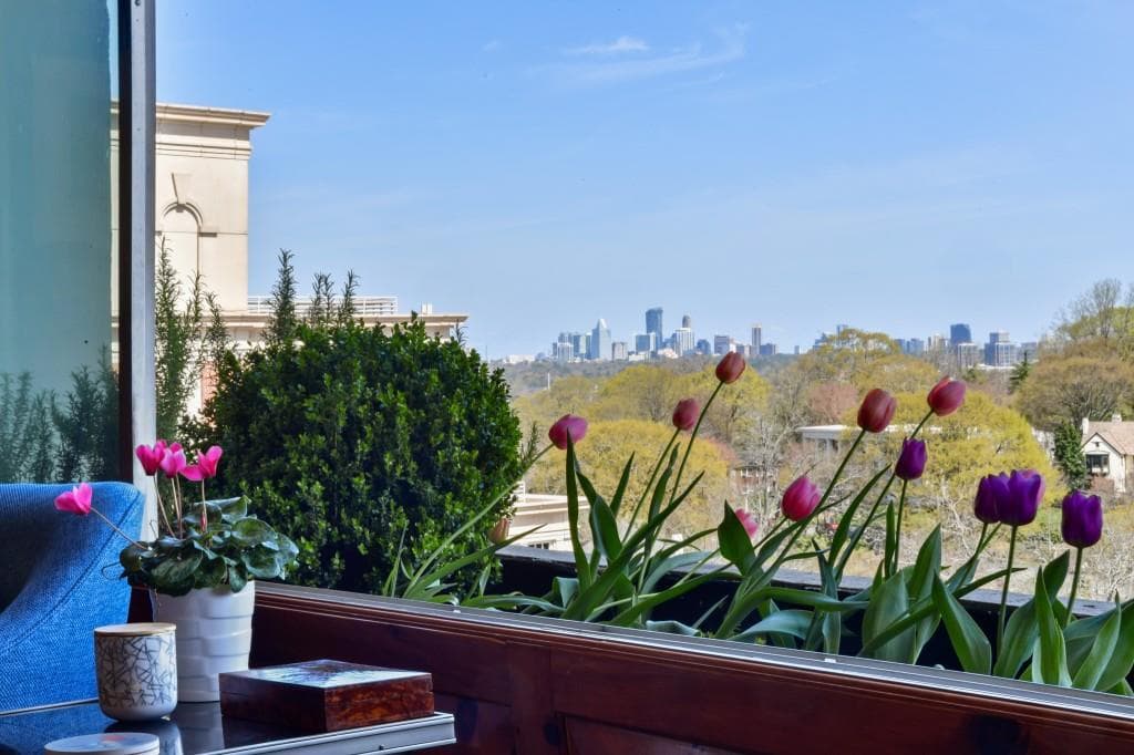 1 bedroom, 2 bathroom, 1,441 sq ft condominium sold at 1325 Peachtree Street 902, Atlanta, GA 30309
