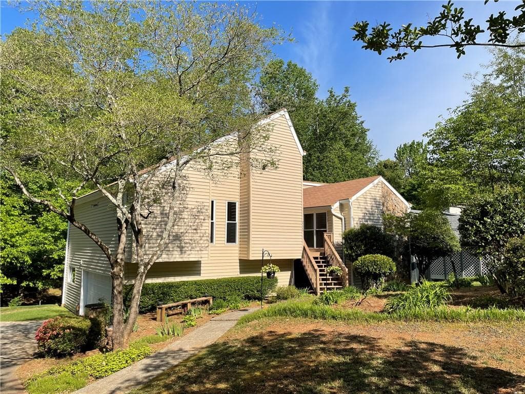 3 bedroom, 3 bathroom, 2,684 sq ft single family residence sold at 2223 Rock Ridge Road, Marietta, GA 30062