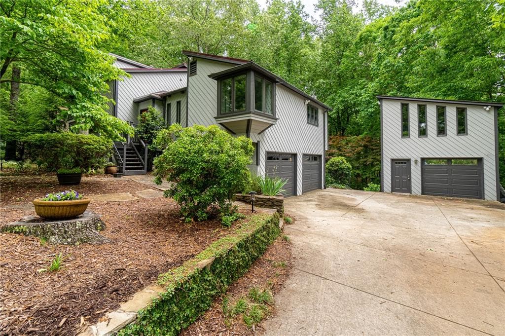 3 bedroom, 3 bathroom, 2,690 sq ft single family residence sold at 3286 Holly Mill Court, Marietta, GA 30062