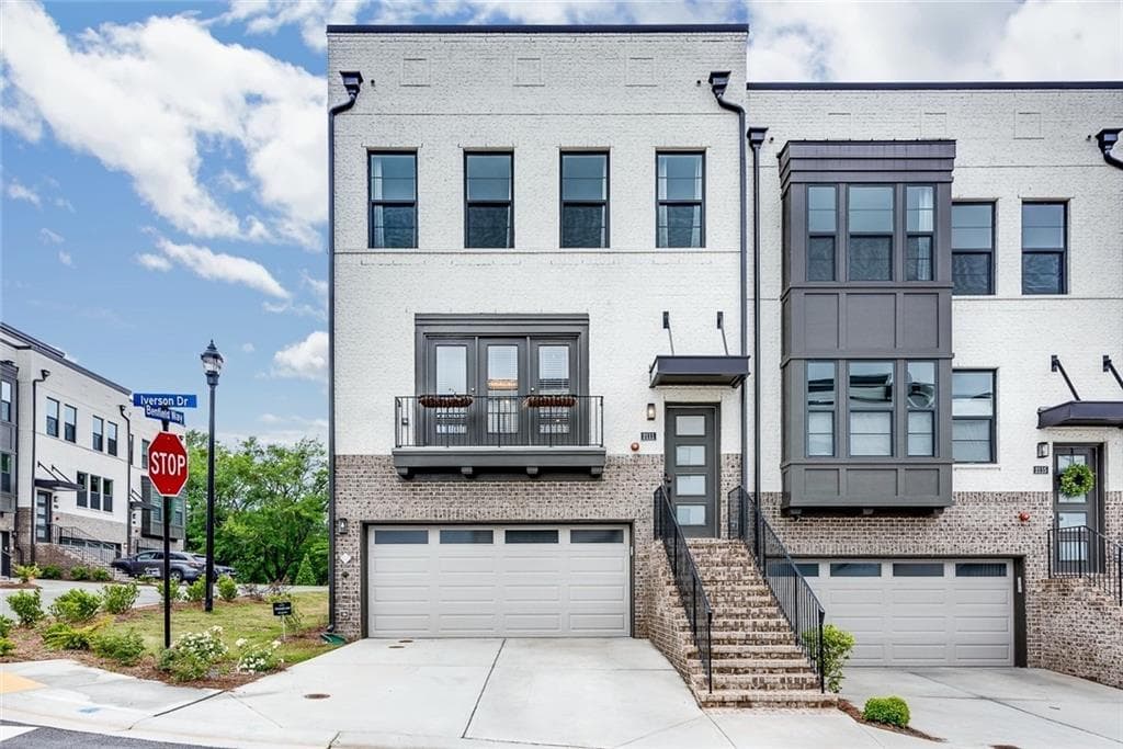 3 bedroom, 5 bathroom, 2,732 sq ft townhouse sold at 2111 Iverson Drive, Smyrna, GA 30080