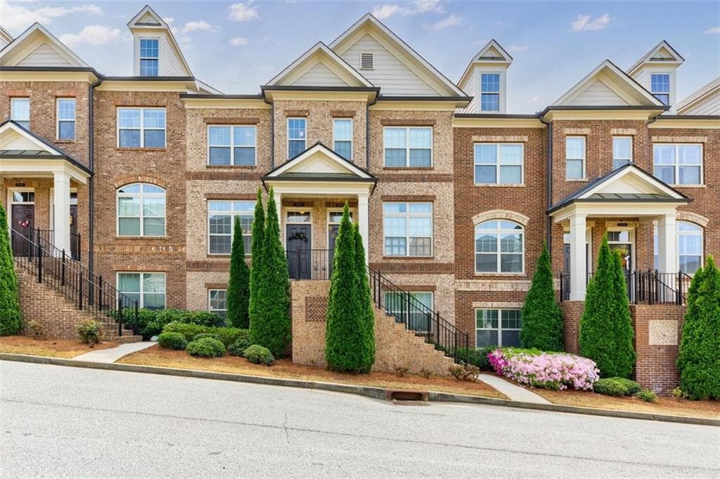 3 bedroom, 4 bathroom, 1,811 sq ft townhouse sold at 7405 HIGHLAND Bluff, Atlanta, GA 30328