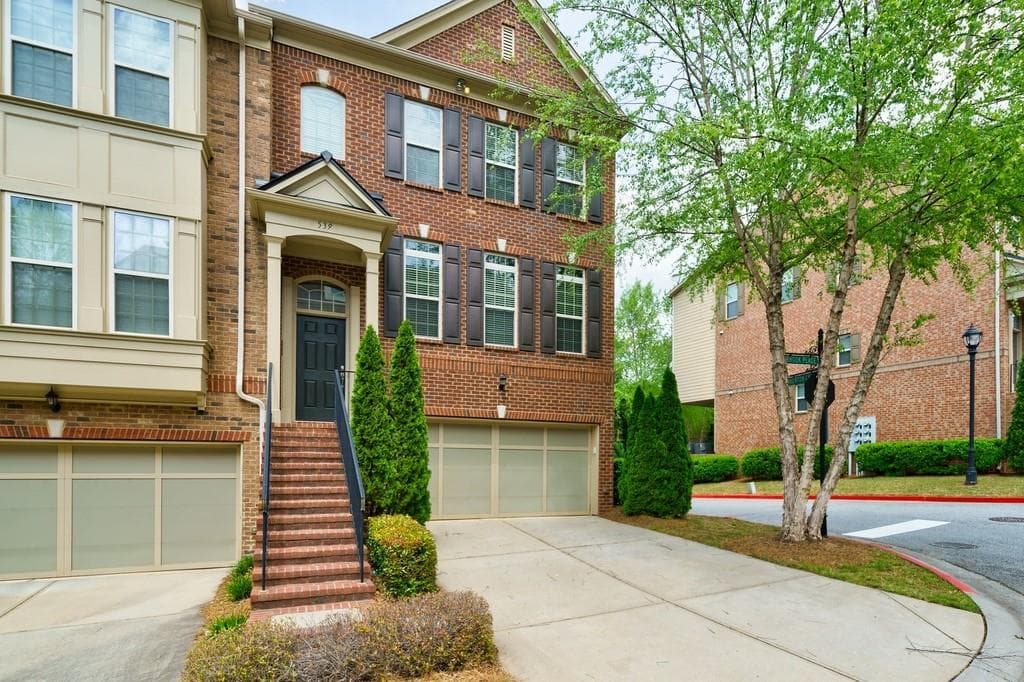 3 bedroom, 4 bathroom, 2,549 sq ft townhouse sold at 539 Sarabrook Place, Atlanta, GA 30342