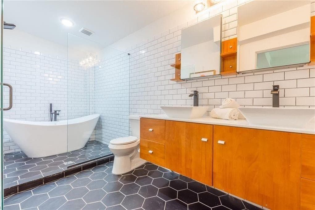 4 bedroom, 2 bathroom, 1,454 sq ft single family residence sold at 1816 Evans Drive, Atlanta, GA 30310