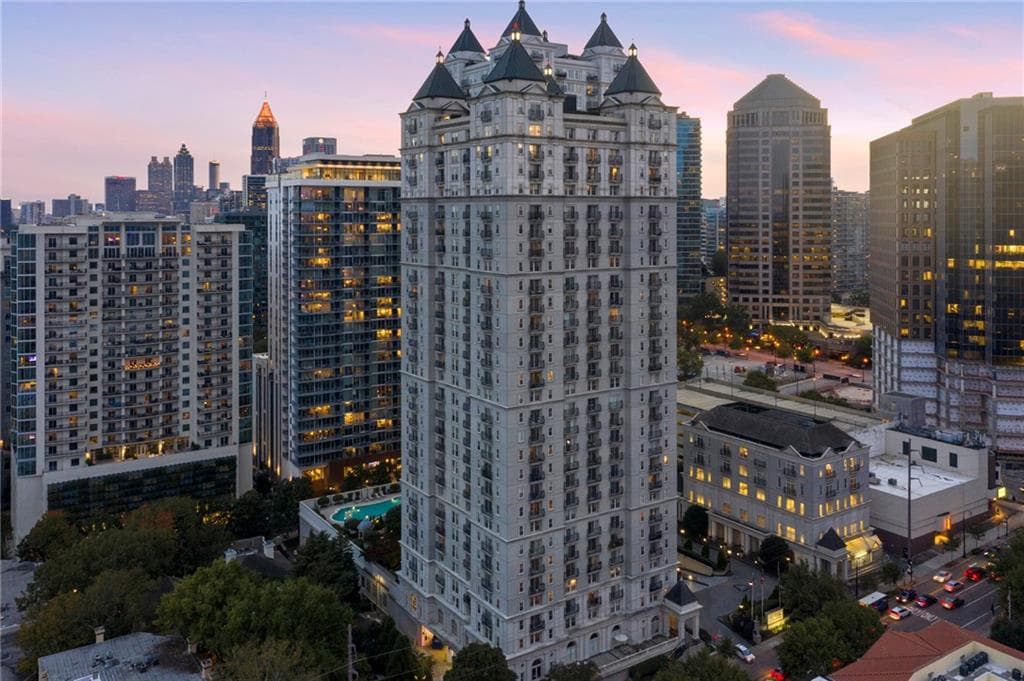 2 bedroom, 3 bathroom, 1,383 sq ft condominium sold at 195 14th Street 2608, Atlanta, GA 30309