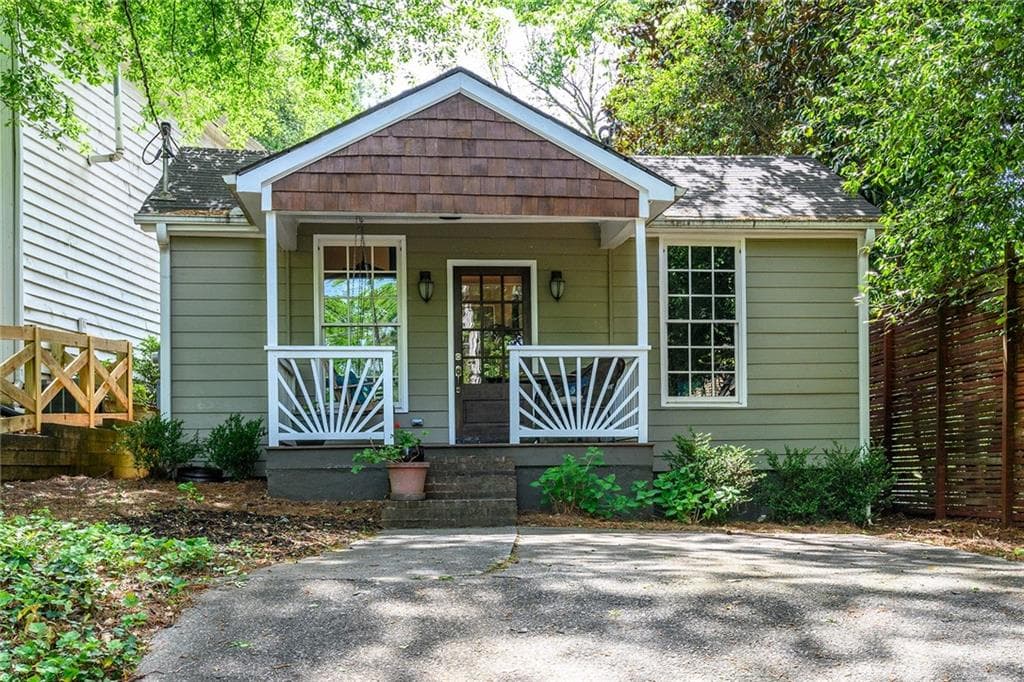 2 bedroom, 2 bathroom, 1,101 sq ft single family residence sold at 3024 Clarendale Drive, Atlanta, GA 30327