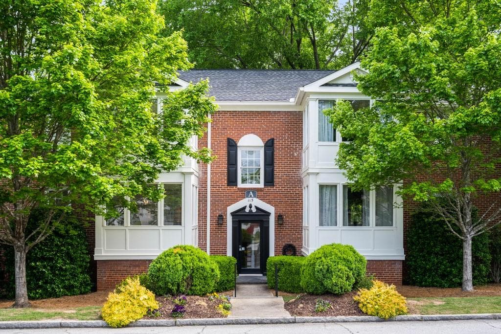 2 bedroom, 1 bathroom, 1,077 sq ft condominium sold at 115 Peachtree Memorial Drive A-1, Atlanta, GA 30309