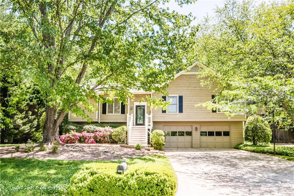 3 bedroom, 2 bathroom, 2,137 sq ft single family residence sold at 4886 Raven Way, Marietta, GA 30066