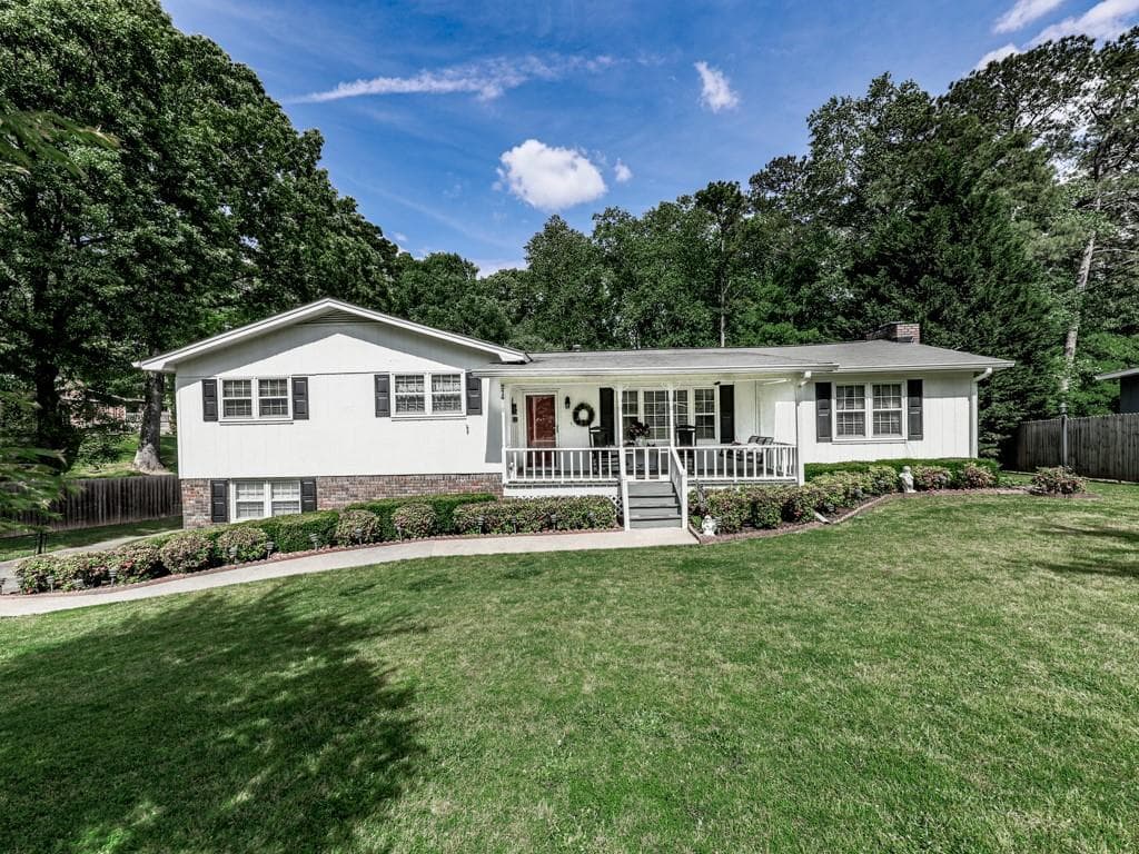 3 bedroom, 1 bathroom, 2,184 sq ft single family residence sold at 218 King Arthur Drive, Woodstock, GA 30189