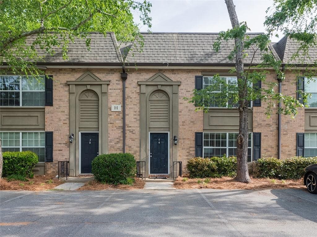 3 bedroom, 3 bathroom, 1,632 sq ft townhouse sold at 6980 Roswell Road H4, Atlanta, GA 30328
