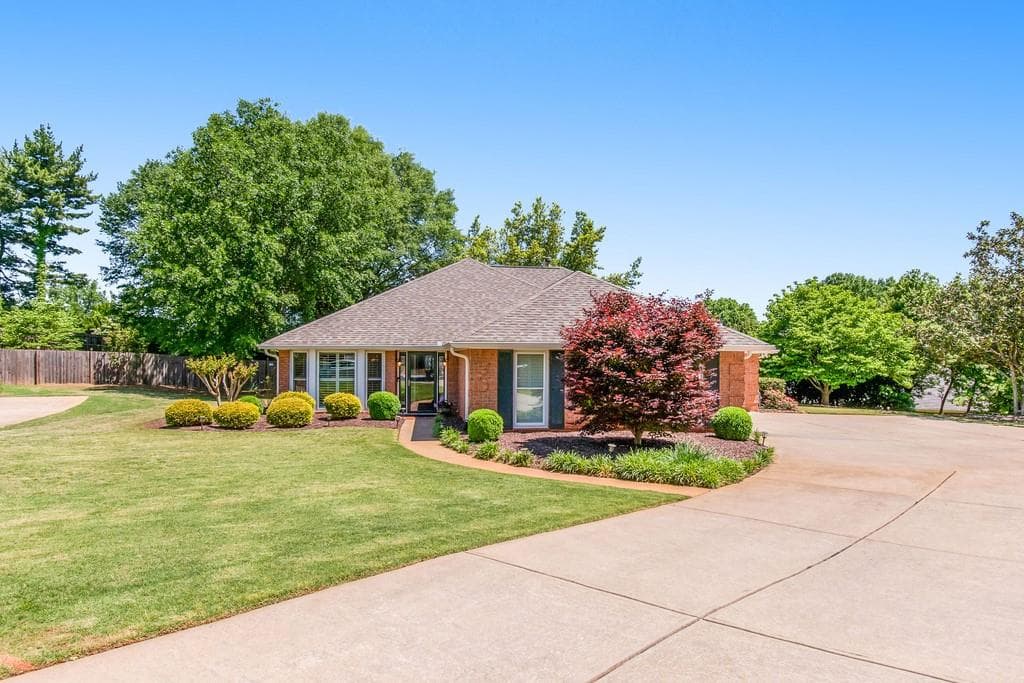 3 bedroom, 3 bathroom, 2,269 sq ft single family residence sold at 305 Silos Court, Alpharetta, GA 30004