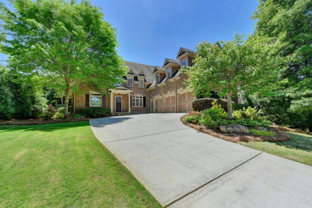 4075 Meadow Gate Drive, Sandy Springs, GA 30350 — most recent listing photo